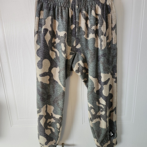 Volcom Lounge Suit - Picture 3 of 3